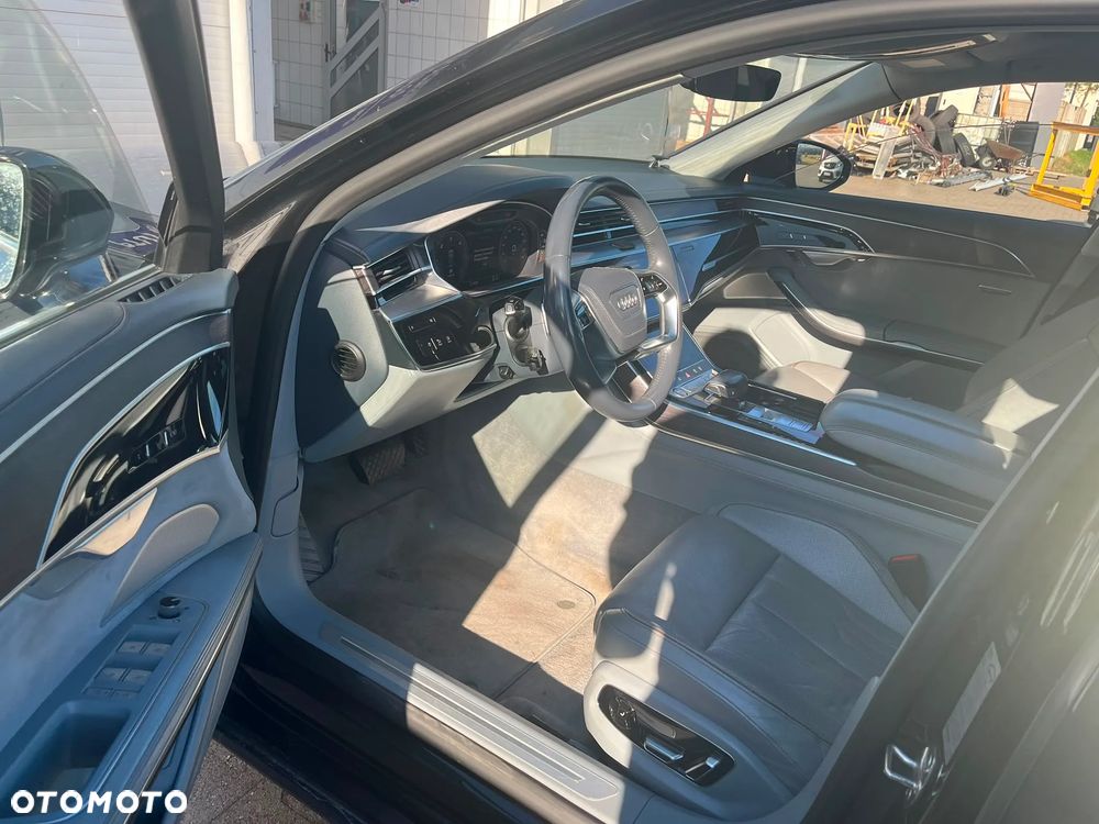 Audi A8 - 10