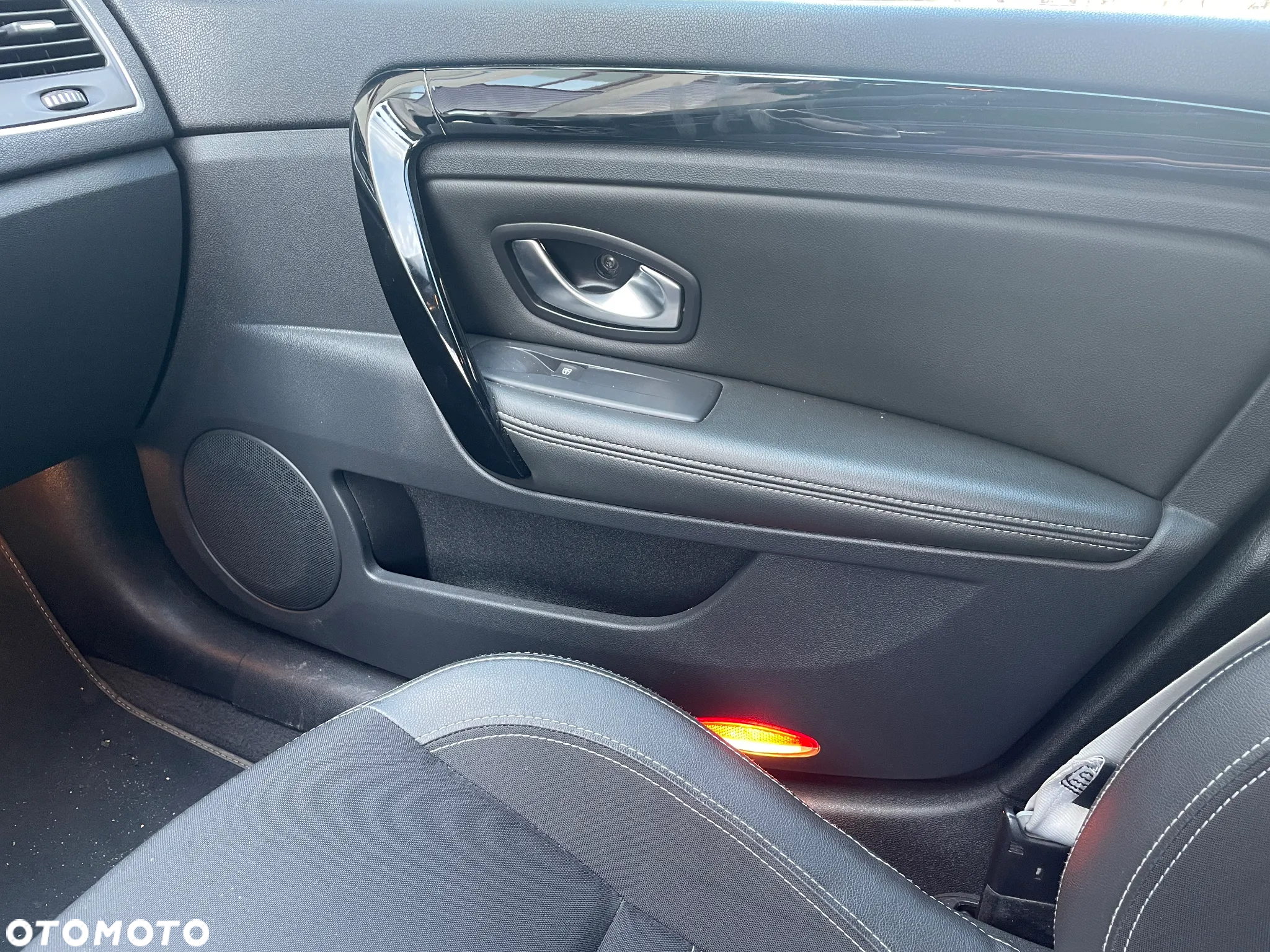 Renault Laguna dCi 110 FAP Bose Edition - 6