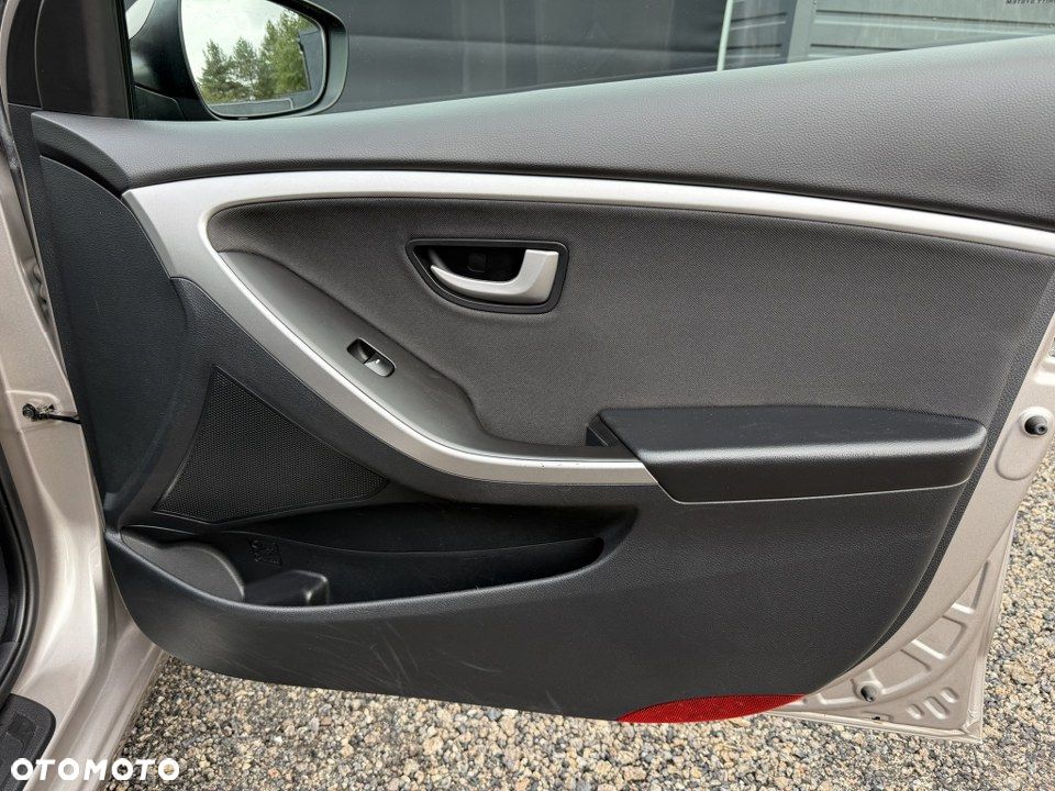 Hyundai i30 1.4 Premiere Comfort - 32