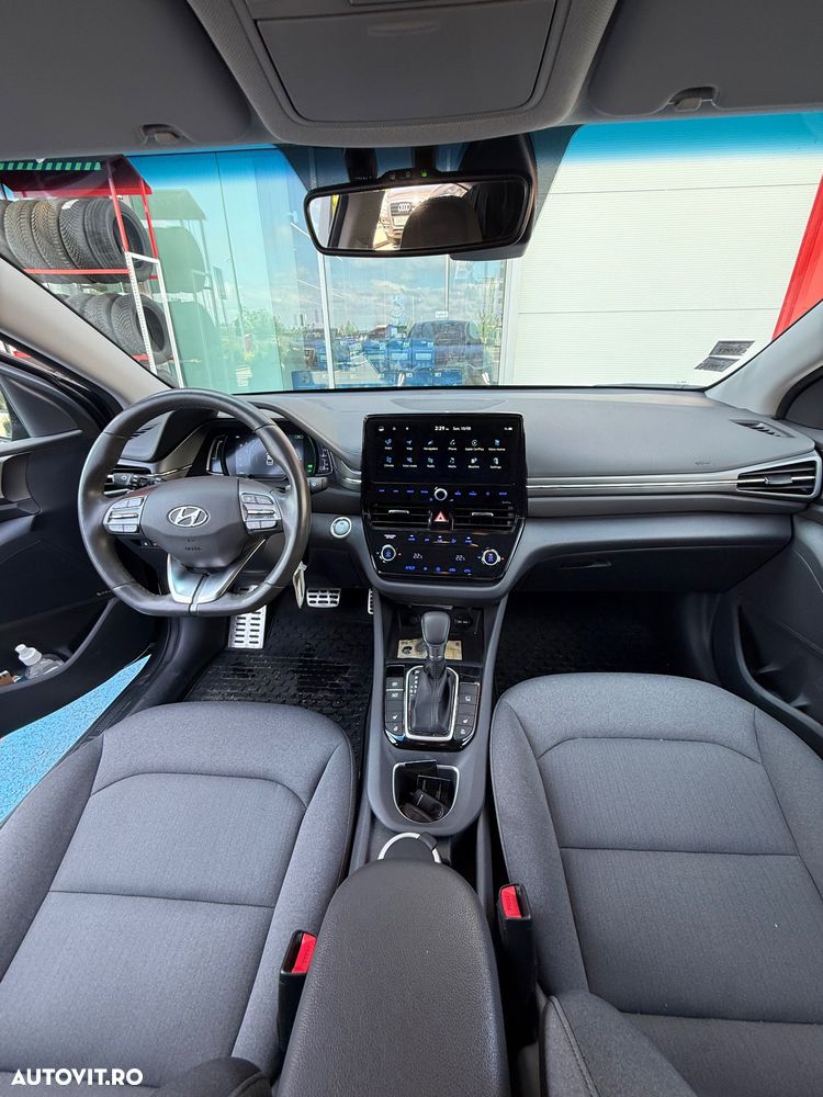 Hyundai IONIQ - 16