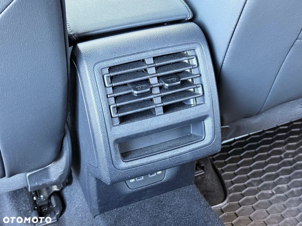 Volkswagen Golf 1.5 TSI Special Edition - 33