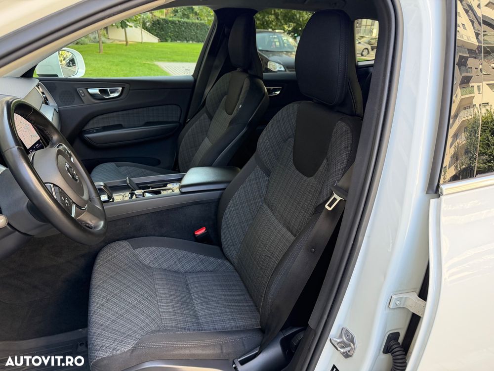 Volvo XC 60 B4 MHEV Momentum Pro - 13