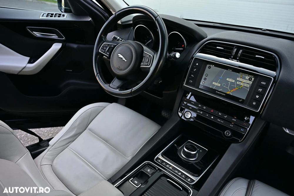 Jaguar F-Pace 20d AWD R-Sport - 33