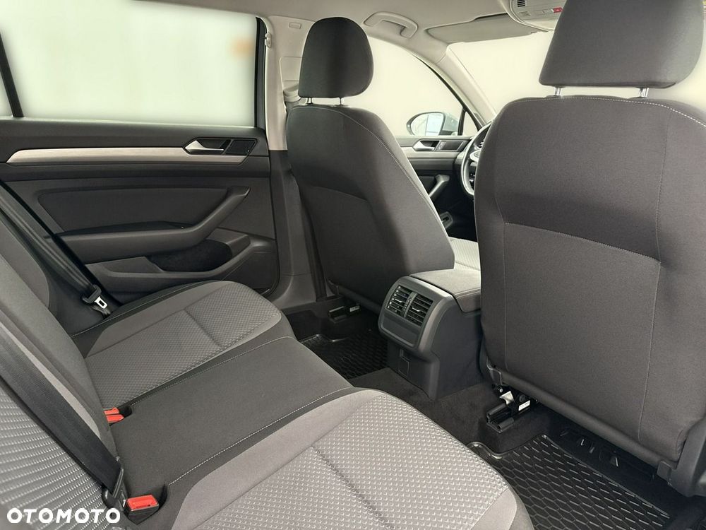 Volkswagen Passat - 24
