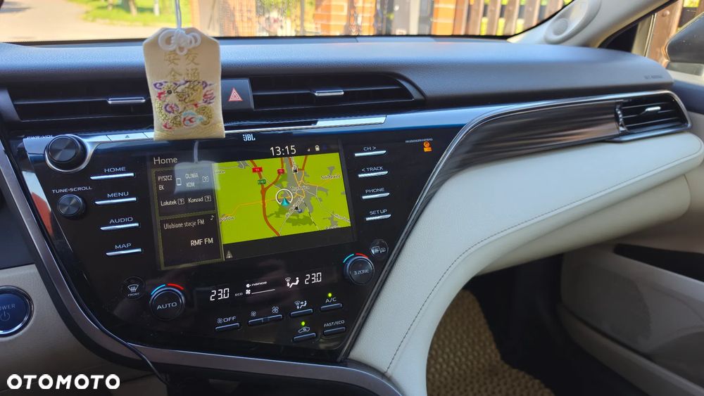 Toyota Camry 2.5 Hybrid Executive CVT - 8