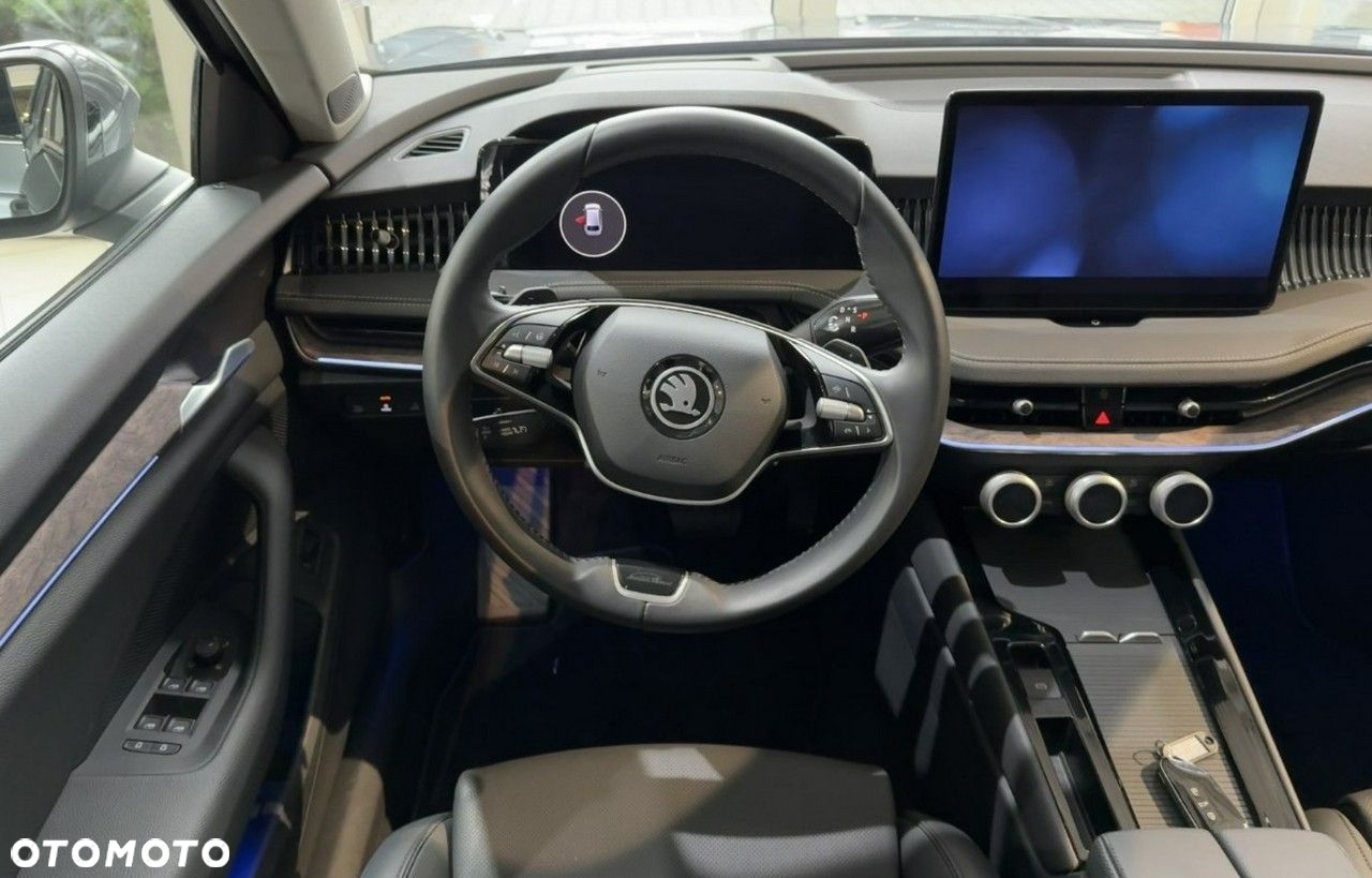 Skoda Superb 2.0 TDI SCR 4x4 L&K DSG - 9