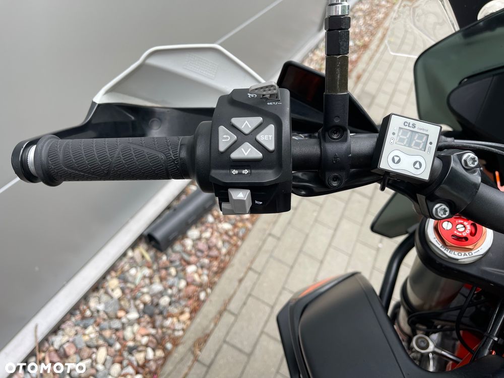KTM Adventure 890 - 14