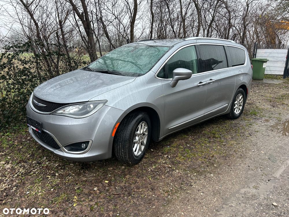 Chrysler Pacifica - 1