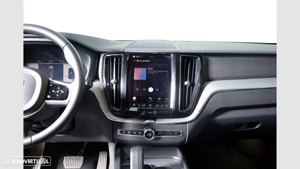 Volvo XC 60 2.0 T6 PHEV Plus Dark — fotografia 13