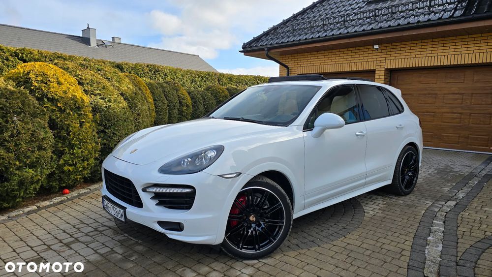 Porsche Cayenne - 1