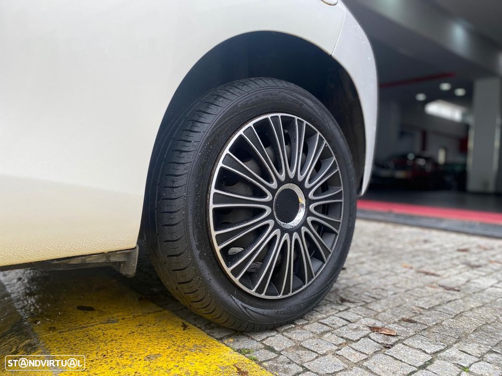 Toyota Aygo 1.0 X-Play - 12