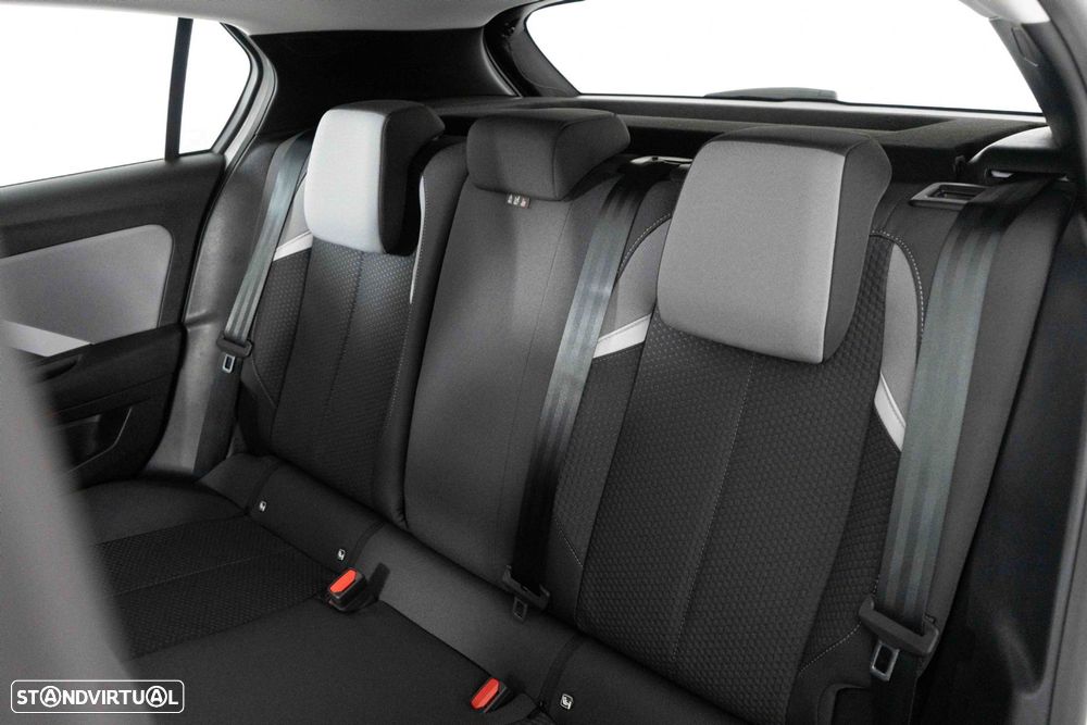 Opel Astra 1.2 T Edition Aut. - 10