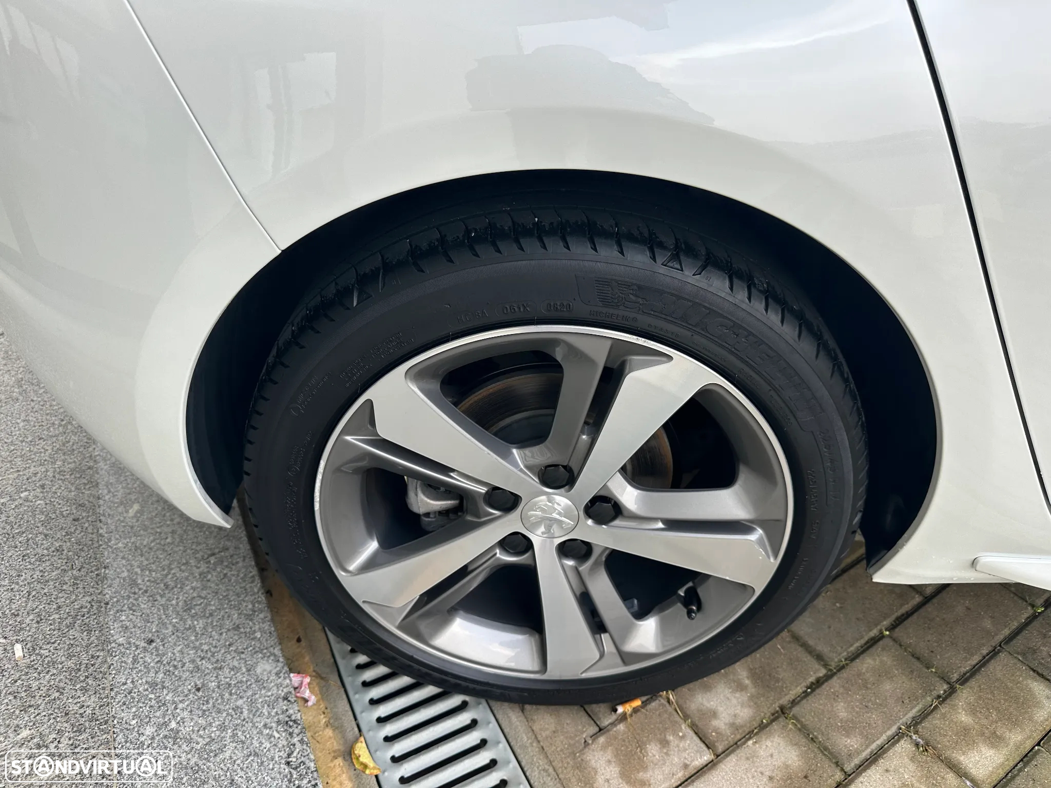 Peugeot 308 PureTech 130 EAT8 GT - 14