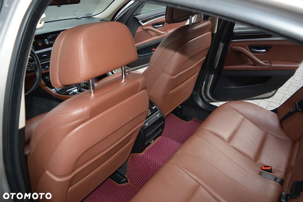 BMW Seria 5 528i xDrive Luxury Line - 26