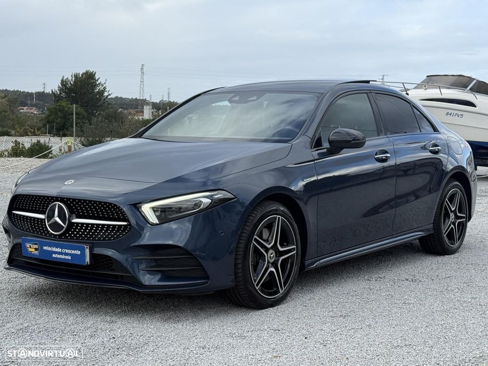 Mercedes-Benz A 250 Limousine e AMG Line - 3