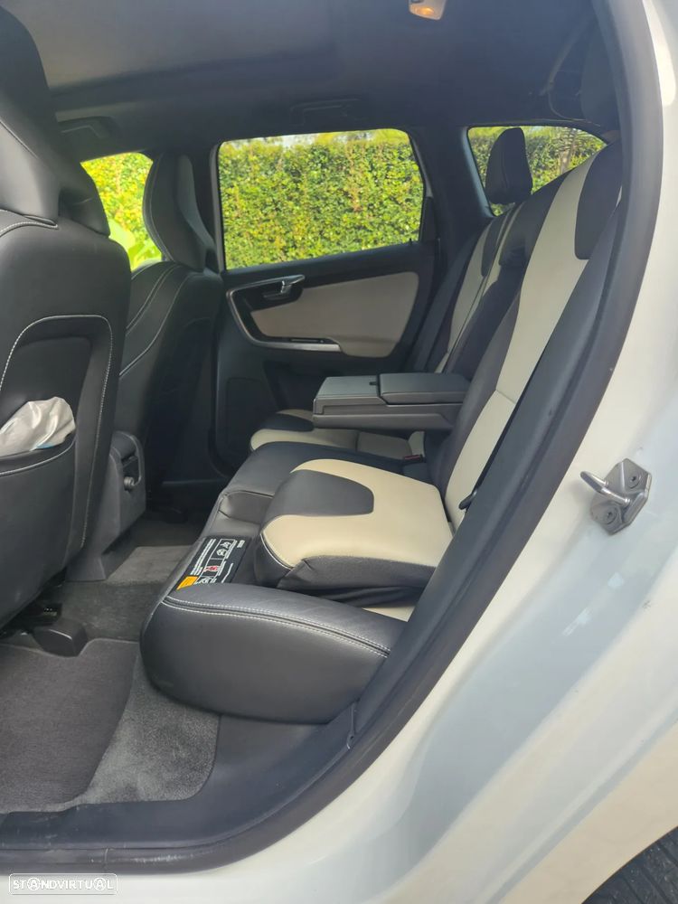 Volvo XC 60 2.4 D4 Dynamic Edition AWD Geartronic - 6