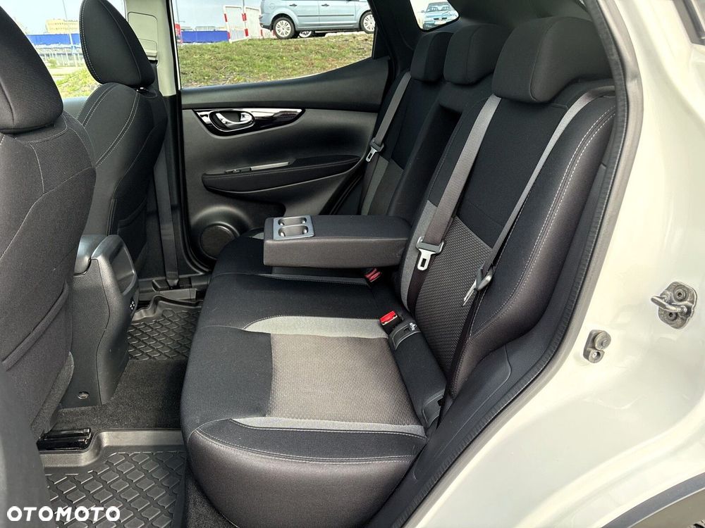 Nissan Qashqai 1.3 DIG-T N-Connecta - 24