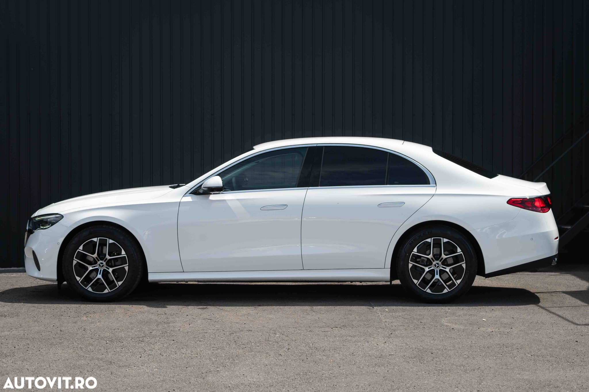 Mercedes-Benz E 220 d 4Matic 9G-TRONIC Edition AVANTGARDE - 9