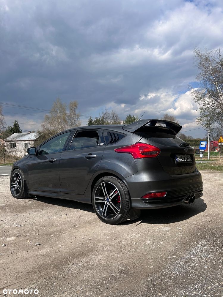 Ford Focus ST - 14