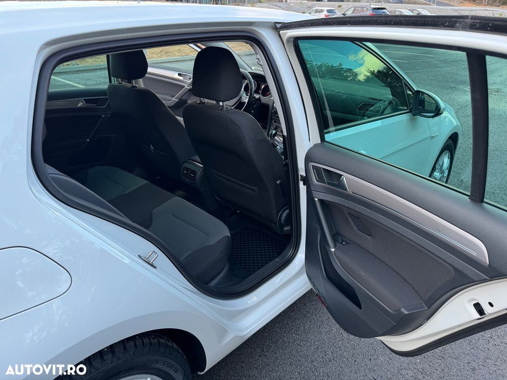 Volkswagen e-Golf - 16