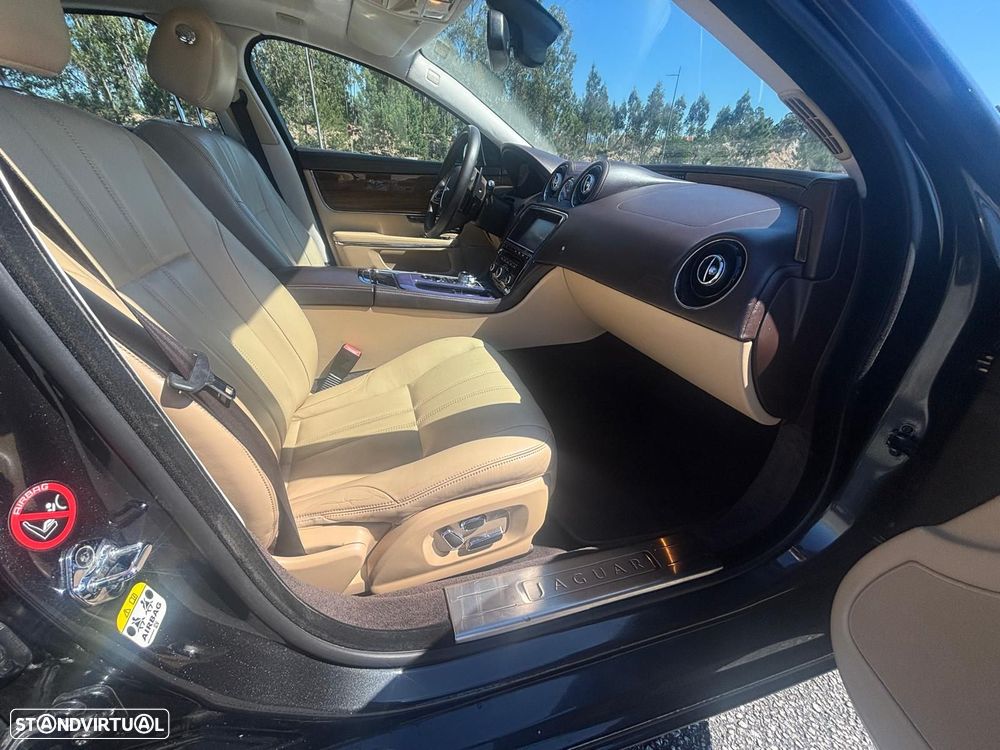 Jaguar XJ 3.0 D V6 Luxury - 25