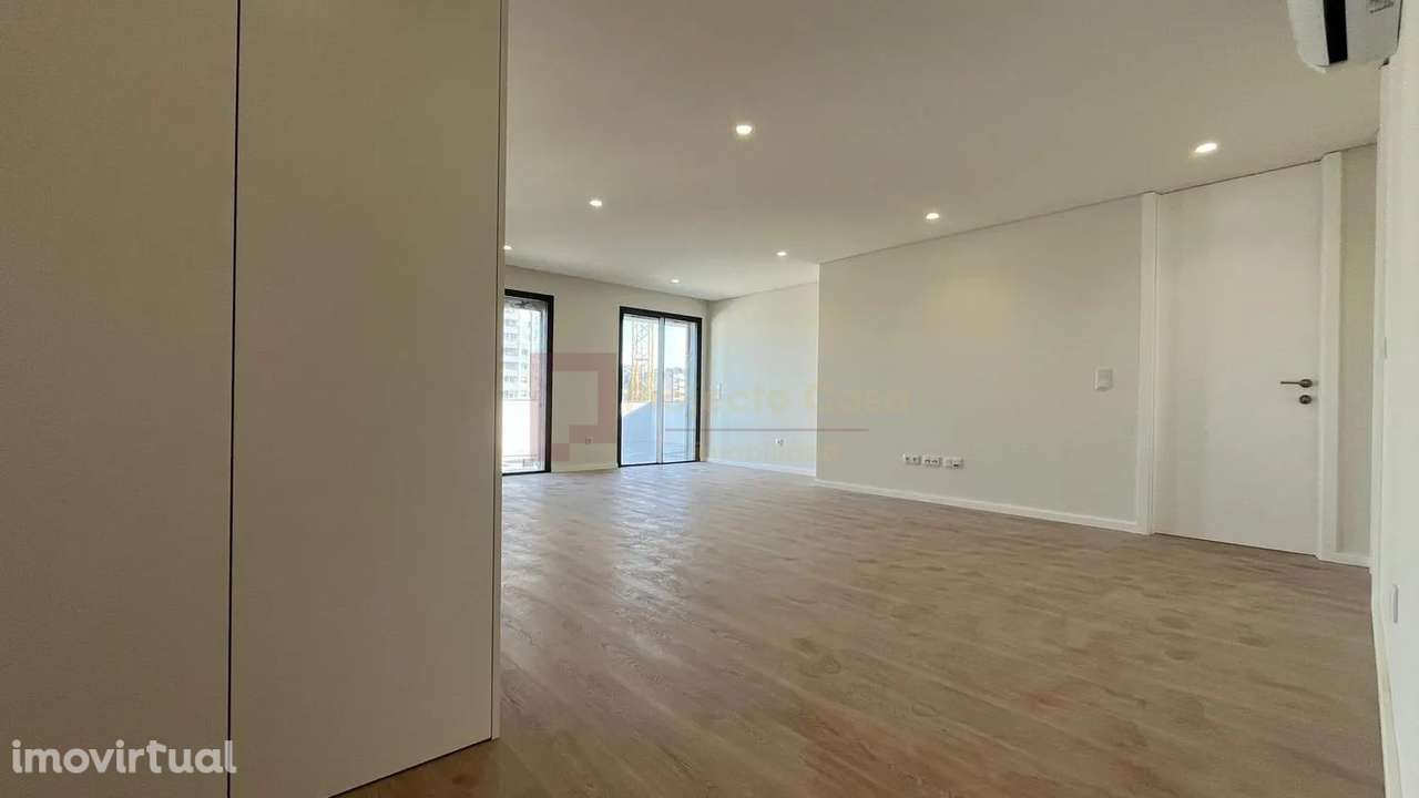 Apartamento T3 Novo com Terraço junto ao Metro - Grande imagem: 4/13