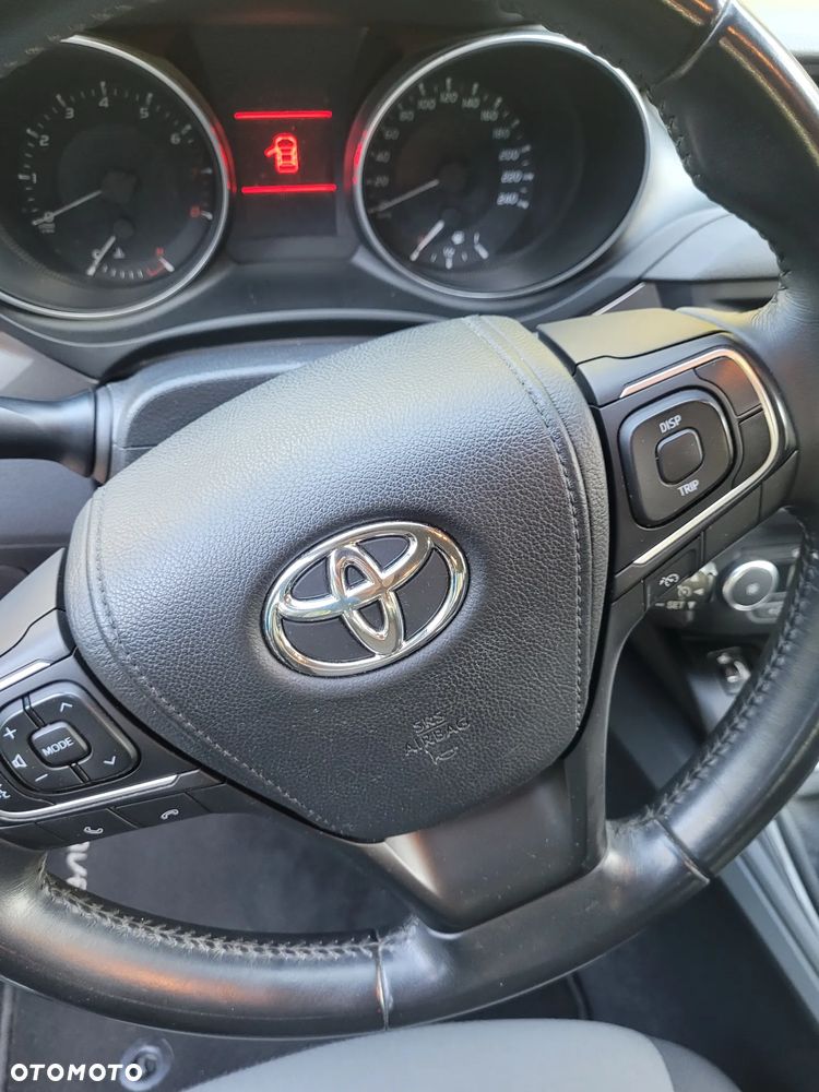 Toyota Avensis 1.6 Life - 14