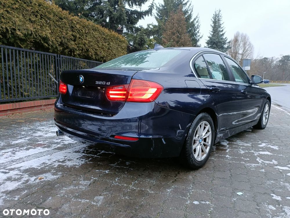 BMW Seria 3 320d Blue Performance Sport Line - 9