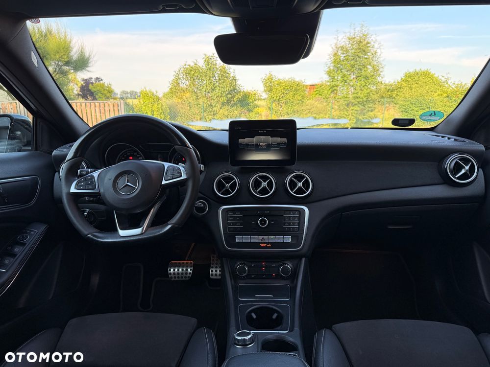 Mercedes-Benz GLA 180 7G-DCT AMG Line - 9