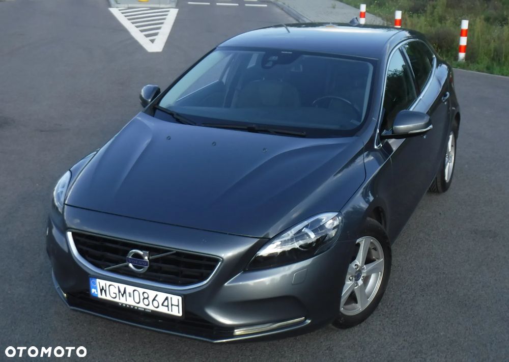 Volvo V40 T3 Momentum - 1