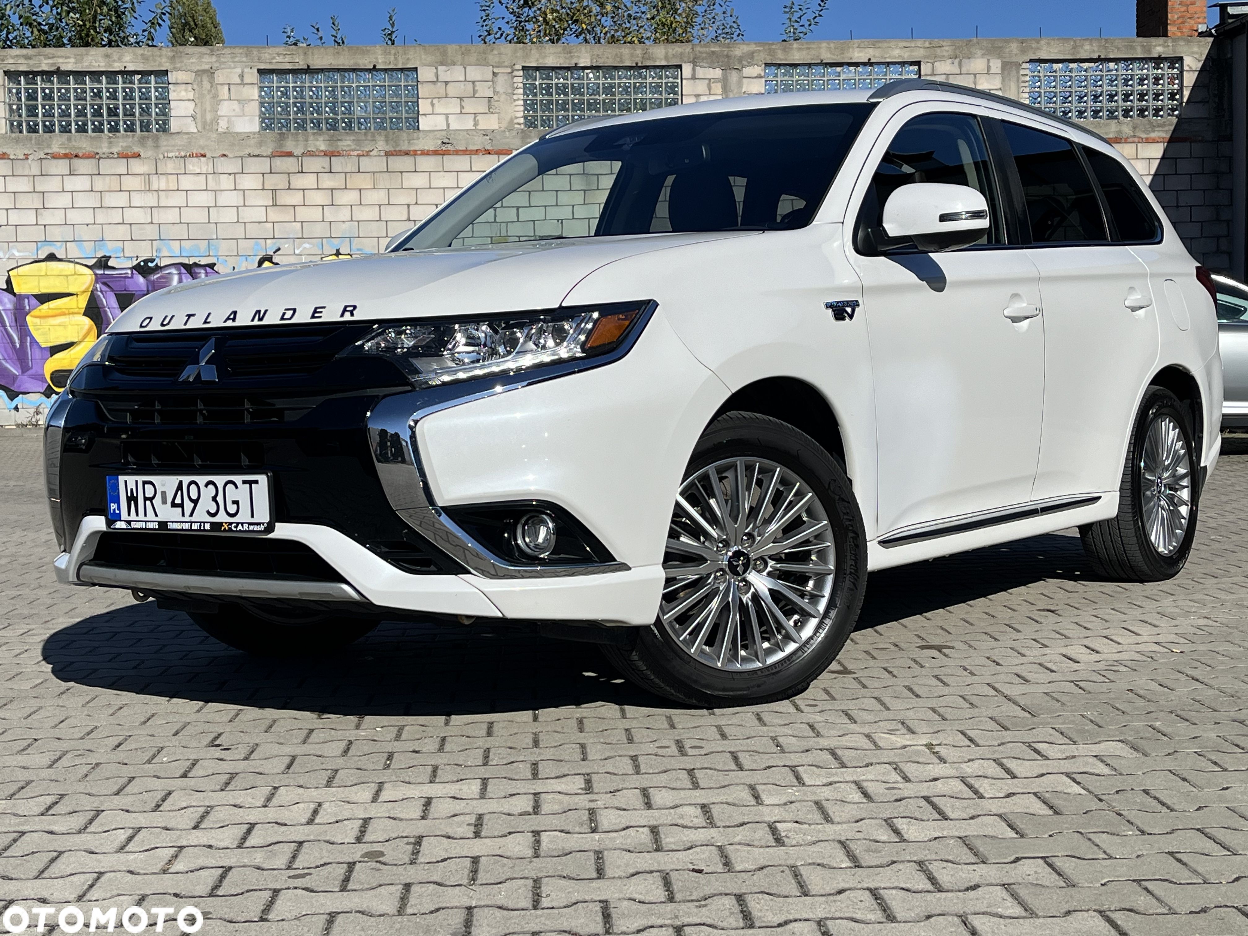 Mitsubishi Outlander - 1