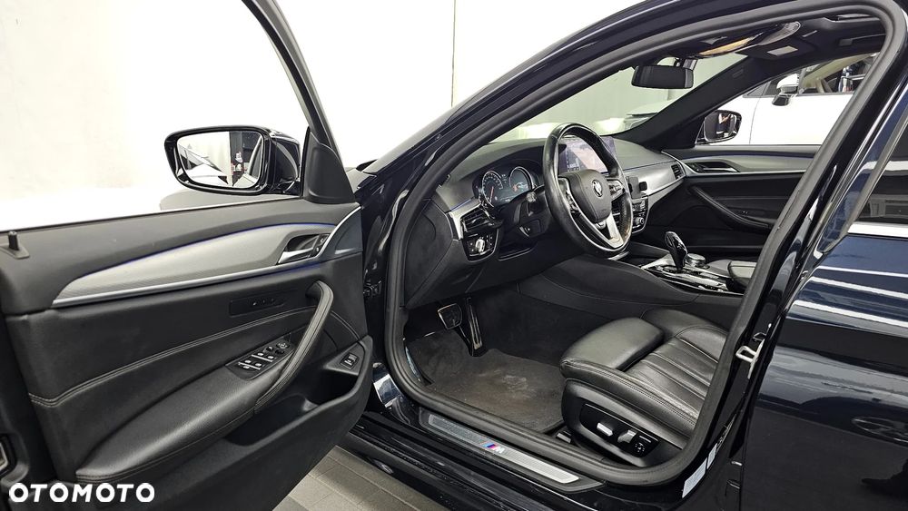 BMW Seria 5 530i xDrive M Sport Edition - 10