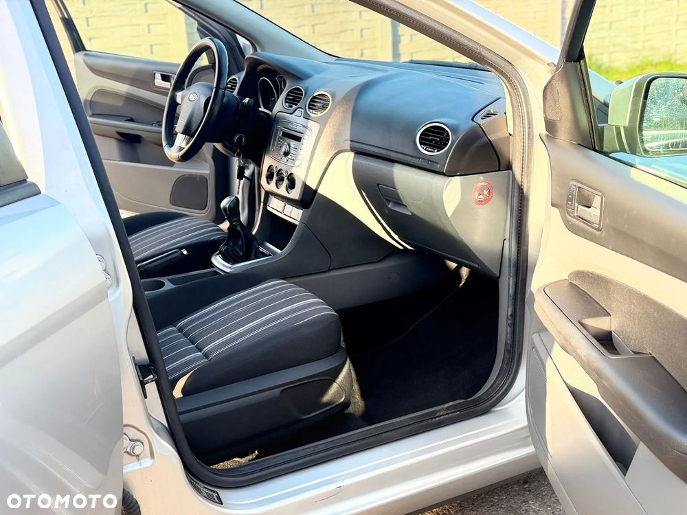 Ford Focus 1.6 16V Style - 34