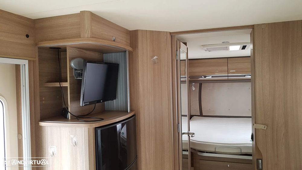 Rapido Serie 8F 891F Cama Central - 25