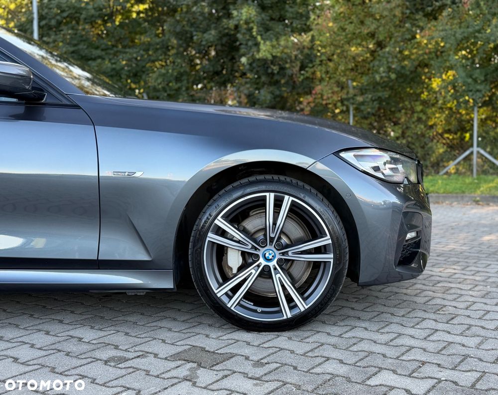 BMW Seria 3 330e xDrive M Sport - 24