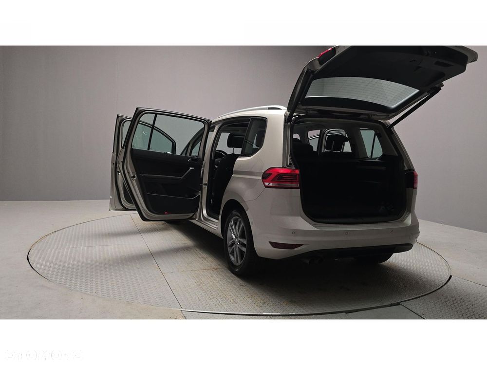 Volkswagen Touran - 11