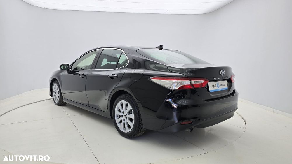 Toyota Camry - 8