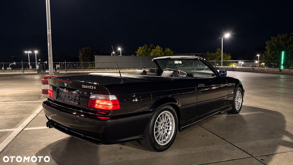 BMW Seria 3 320i - 23
