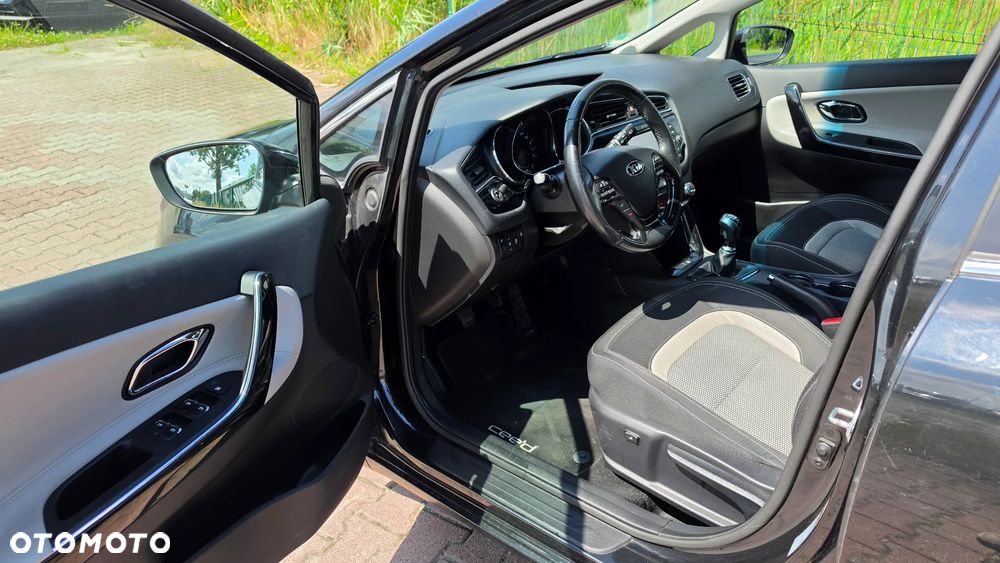 Kia Ceed 1.6 GDI Dream Team Edition - 11
