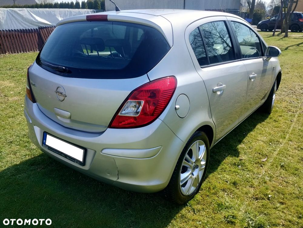Opel Corsa 1.2 16V Cosmo - 3
