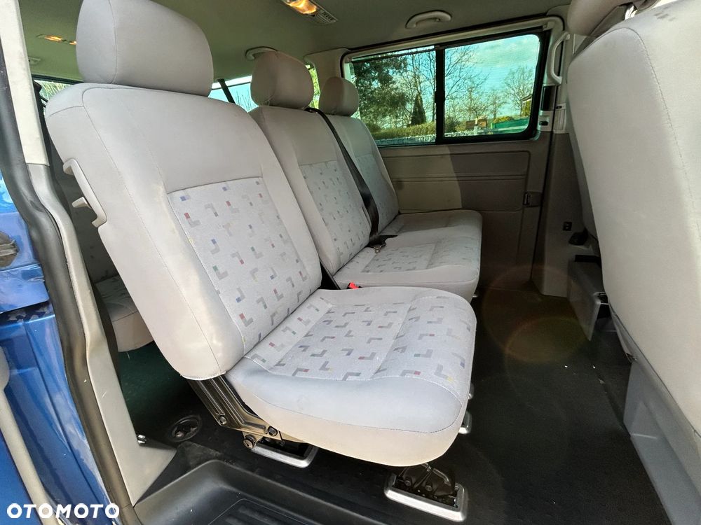 Volkswagen Caravelle - 13