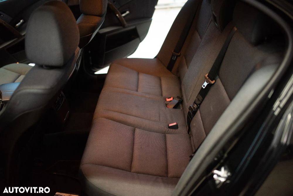 BMW Seria 5 520iA - 12