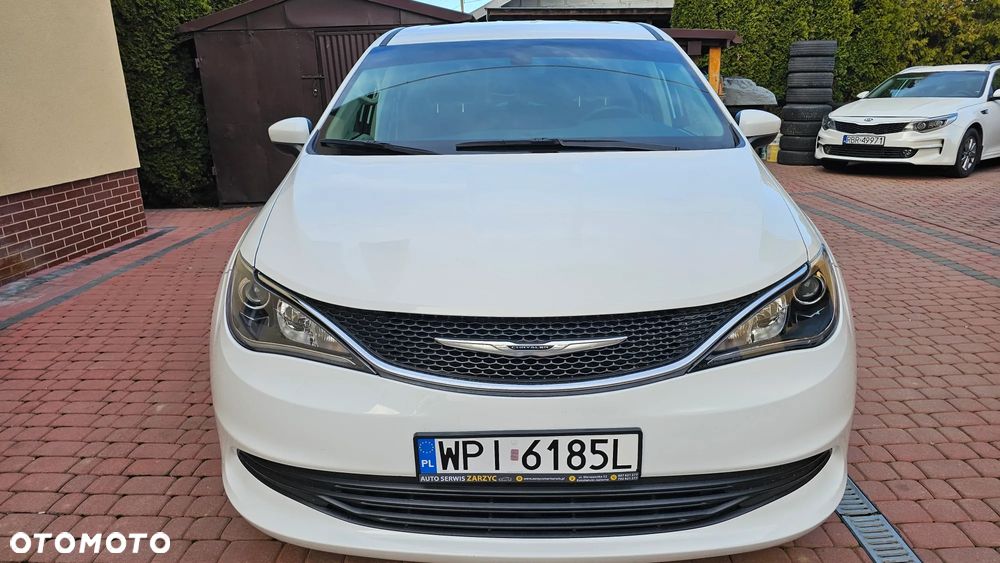 Chrysler Pacifica - 16