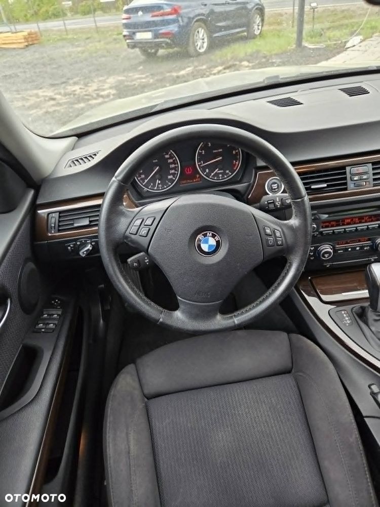 BMW Seria 3 320i - 17