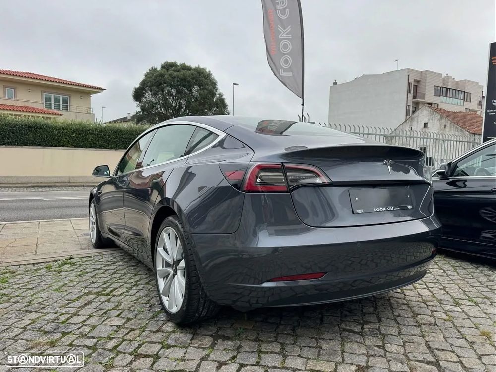 Tesla Model S - 3