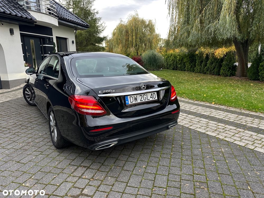 Mercedes-Benz Klasa E 200 d 9G-TRONIC - 4