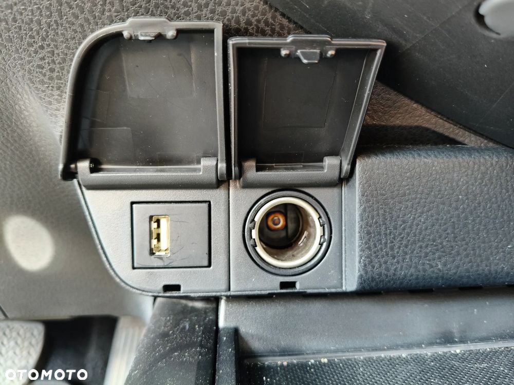 Toyota Camry 2.5 Hybrid Comfort CVT - 24