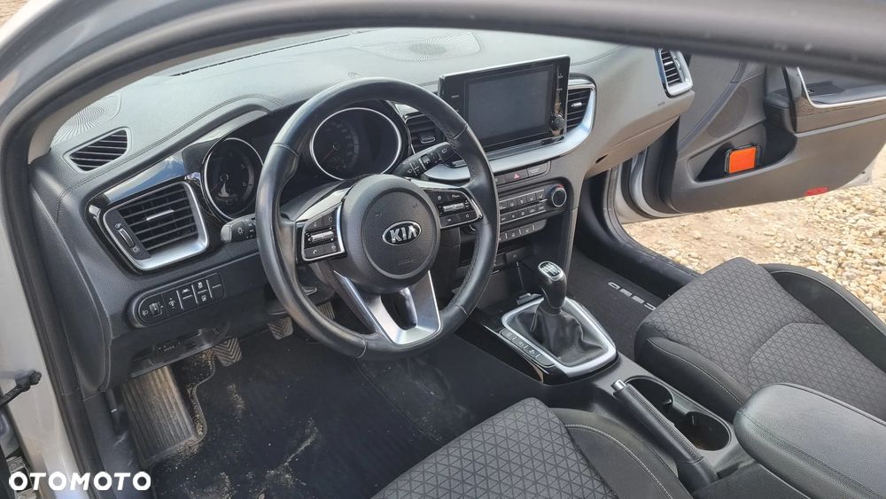 Kia Ceed 1.6 CRDi (48V Mild-Hybrid) Spirit - 24