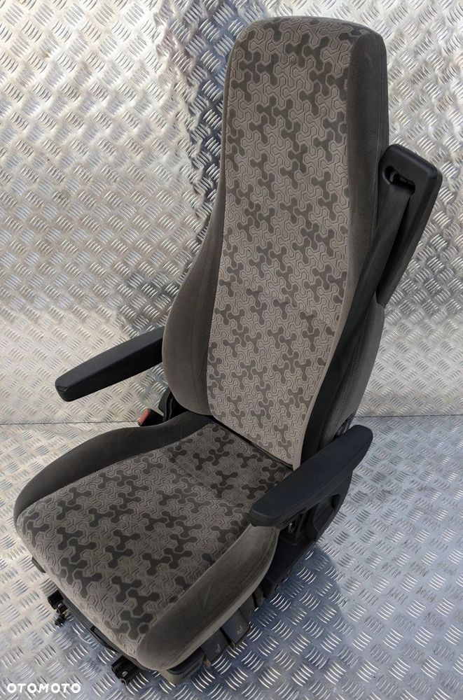 FOTEL KIEROWCY SCANIA R S NTG - 4