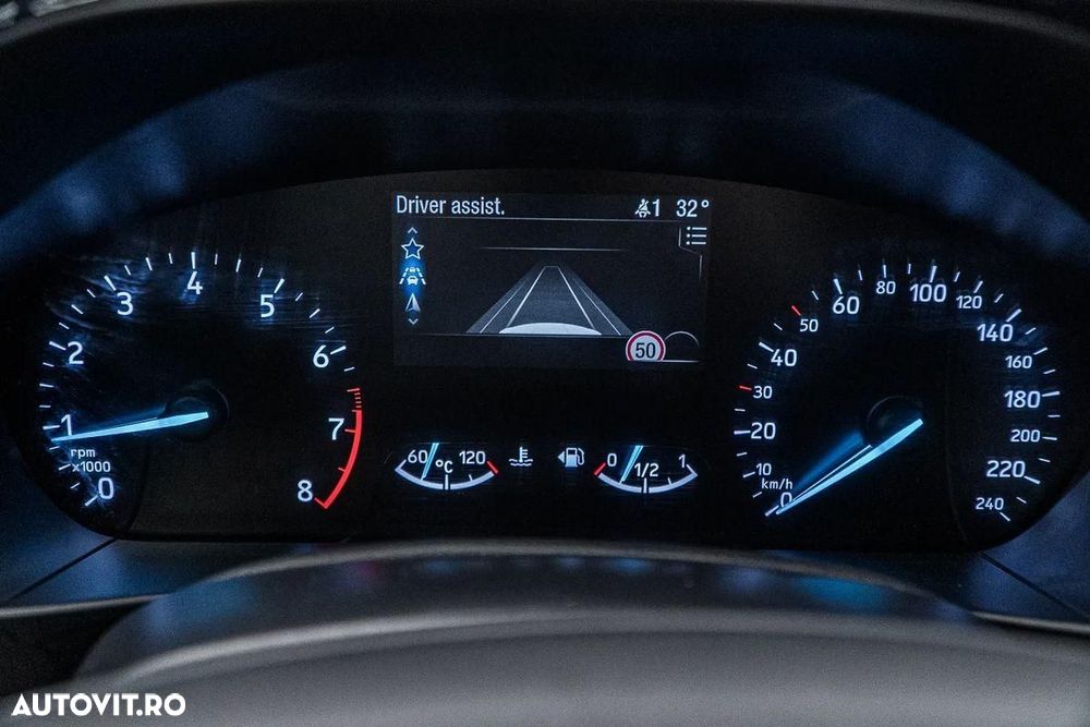 Ford Focus 1.0 EcoBoost 6MT MHEV ST-Line X - 36